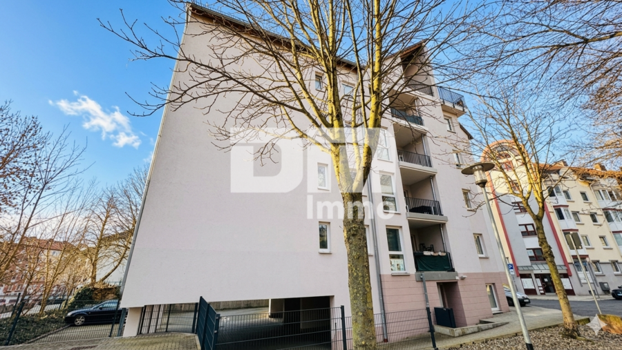Moderne 4 Zimmer HP / EG Wohnung mit 2 Bädern und großer Terrasse direkt an der Uni - Frontansicht